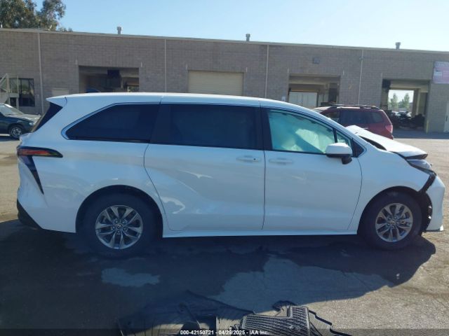 5TDKRKEC9RS214976 Toyota SIENNA LE