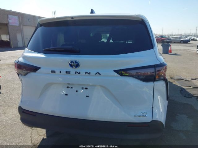 5TDKRKEC9RS214976 Toyota SIENNA LE