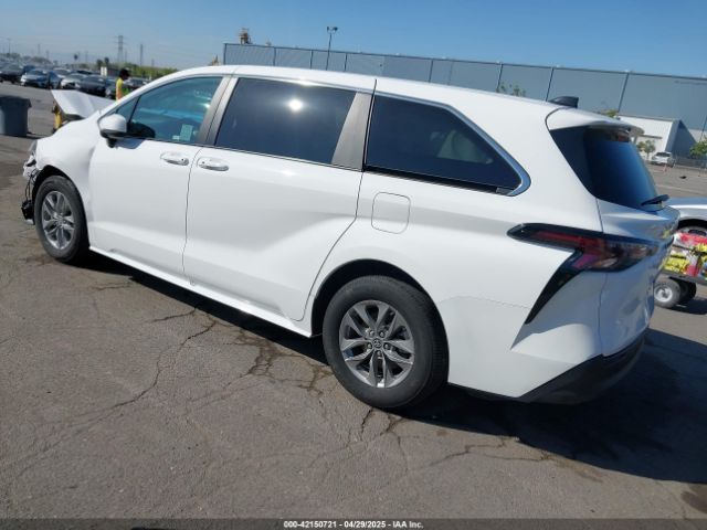 5TDKRKEC9RS214976 Toyota SIENNA LE