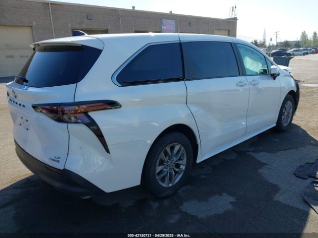 5TDKRKEC9RS214976 Toyota SIENNA LE