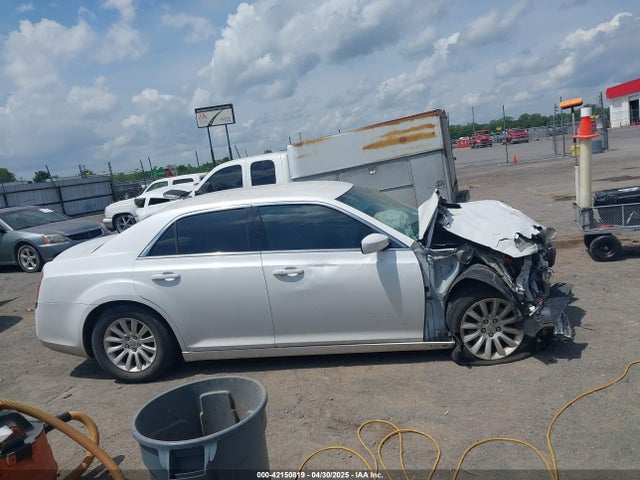 2C3CCAAG6EH231059 Chrysler 300
