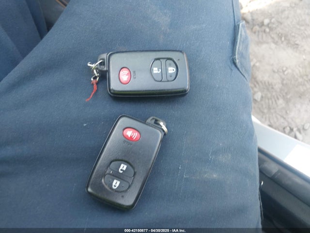 JTDKN3DU9F1888663 Toyota Prius Three