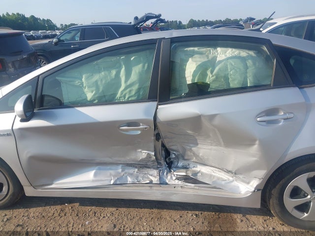 JTDKN3DU9F1888663 Toyota Prius Three