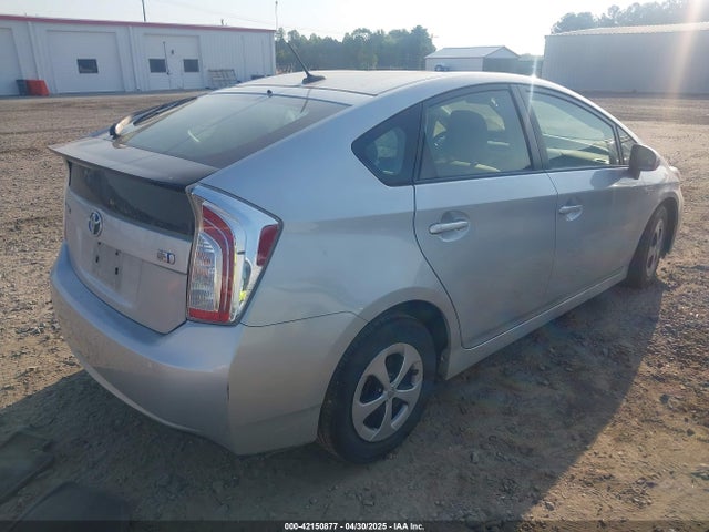 JTDKN3DU9F1888663 Toyota Prius Three