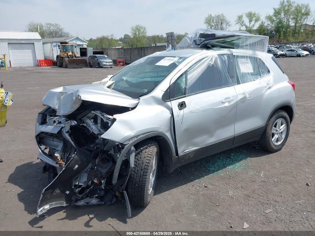 Chevrolet TRAX LS 2019 3GNCJNSB5KL403992 Image 2