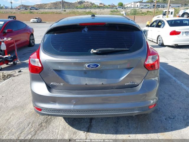 1FADP3K21EL200233 Ford FOCUS SE
