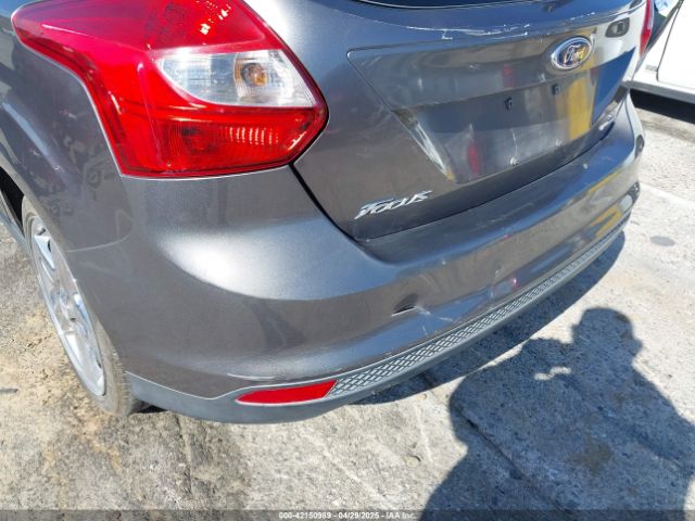 1FADP3K21EL200233 Ford FOCUS SE