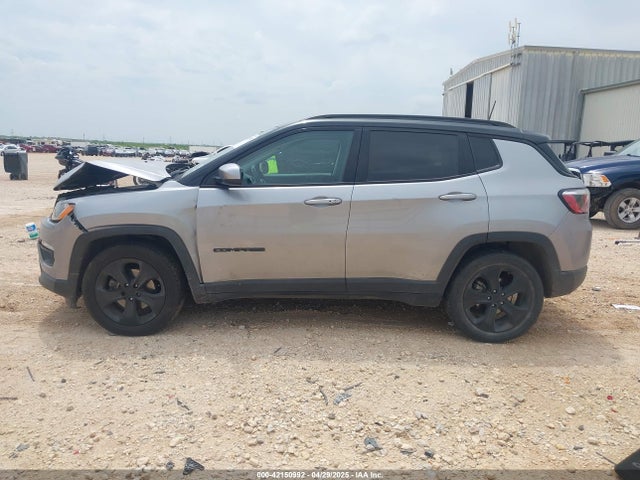 3C4NJCBBXJT494116 Jeep 2018