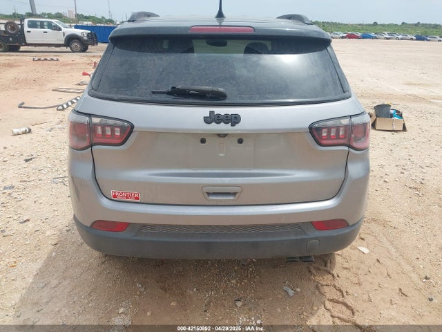 3C4NJCBBXJT494116 Jeep 2018
