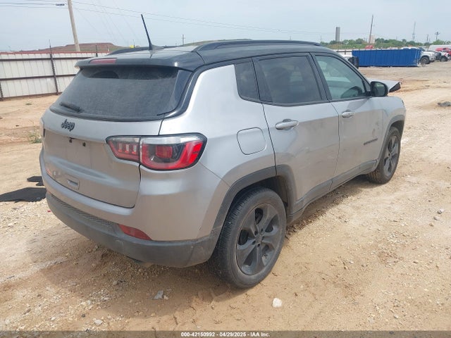 3C4NJCBBXJT494116 Jeep 2018