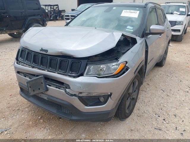 3C4NJCBBXJT494116 Jeep 2018