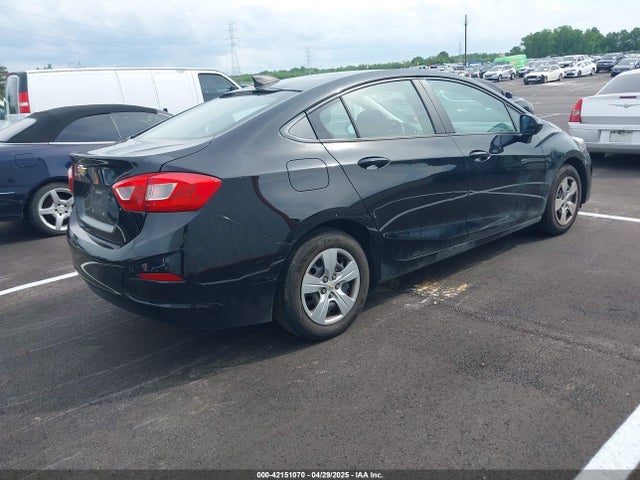 1G1BC5SMXH7205138 Chevrolet Cruze Ls Auto
