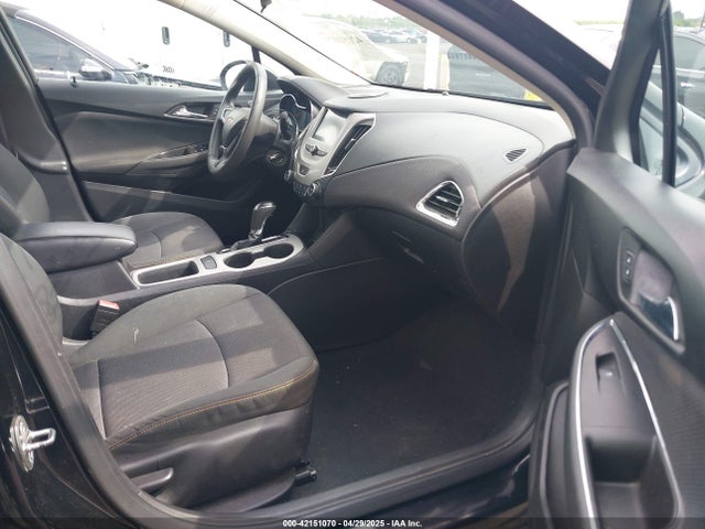 1G1BC5SMXH7205138 Chevrolet Cruze Ls Auto