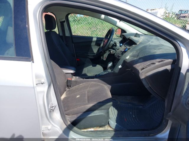 1FADP3F20HL218415 Ford FOCUS SE