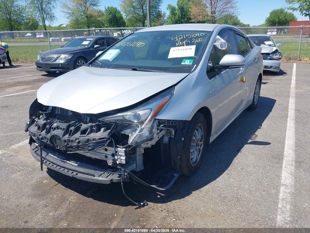 JTDKBRFU6J3603990 Toyota Prius Two