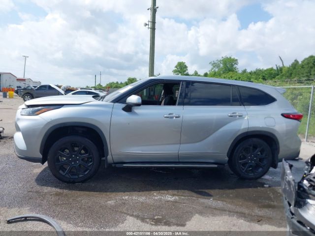 5TDZZRAH1NS138852 Toyota Highlander Le