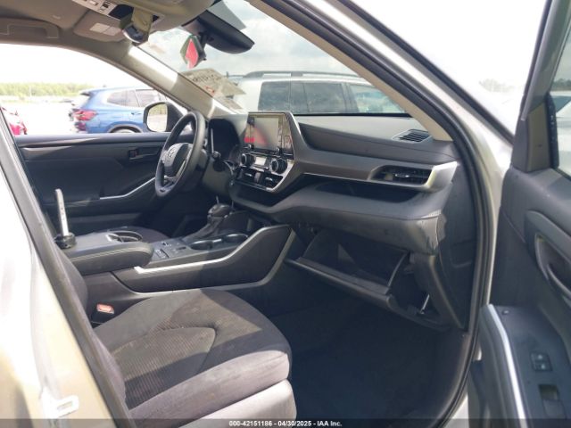 5TDZZRAH1NS138852 Toyota Highlander Le
