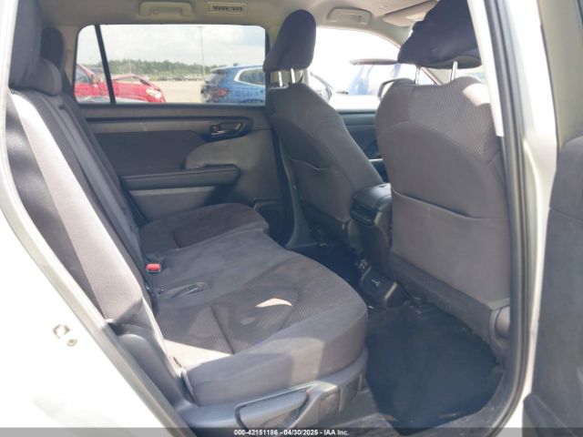 5TDZZRAH1NS138852 Toyota Highlander Le