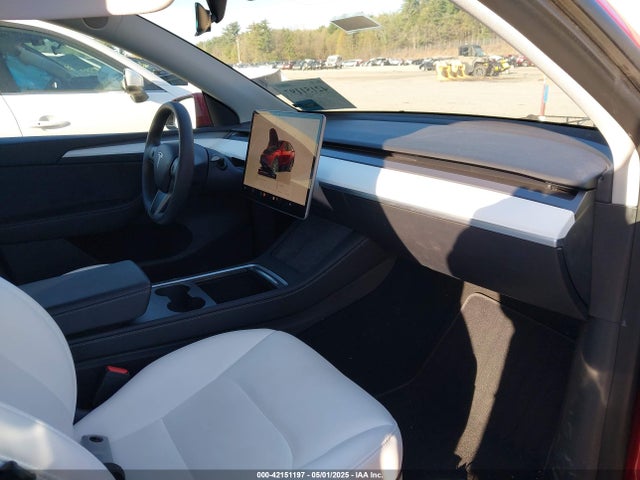 2023 TESLA MODEL Y 7SAYGDEE0PF638869 Photo 4