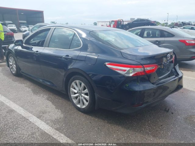 2018 TOYOTA CAMRY 4T1B11HK1JU639737 Photo 2