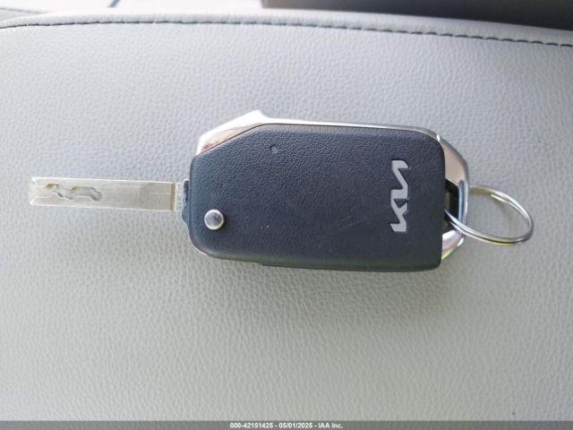 KNDJ23AU1P7207631 KIA SOUL LX
