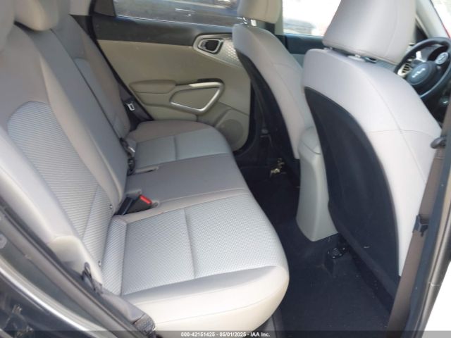 KNDJ23AU1P7207631 KIA SOUL LX