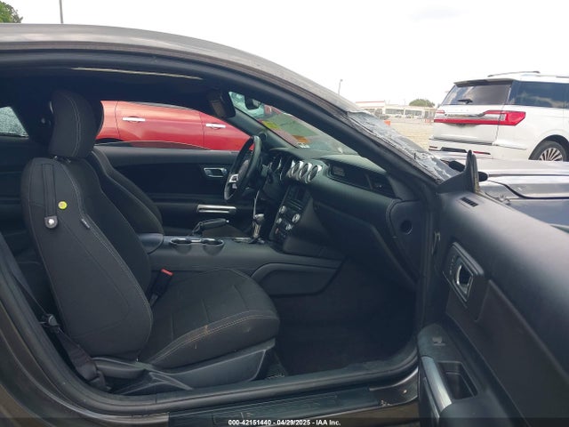 1FA6P8AM0F5409798 Ford Mustang V6