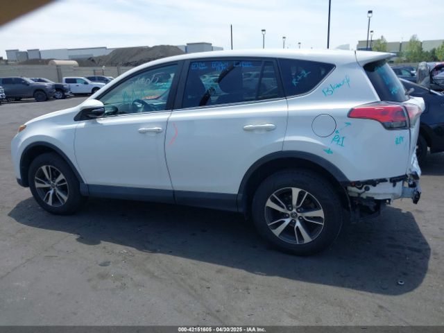 2T3WFREV5JW490465 Toyota Rav4 Xle