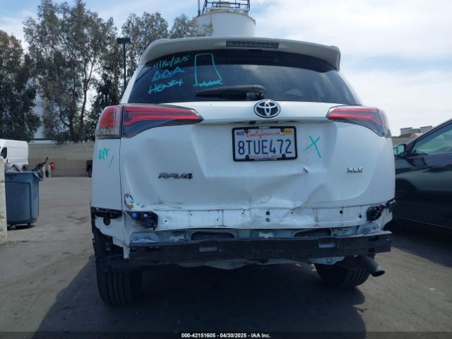 2T3WFREV5JW490465 Toyota Rav4 Xle