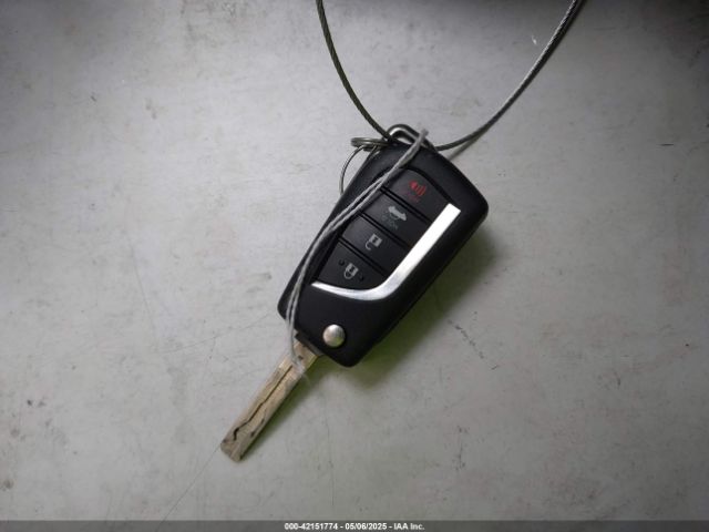 4T1C11AK8MU533904 Toyota CAMRY LE