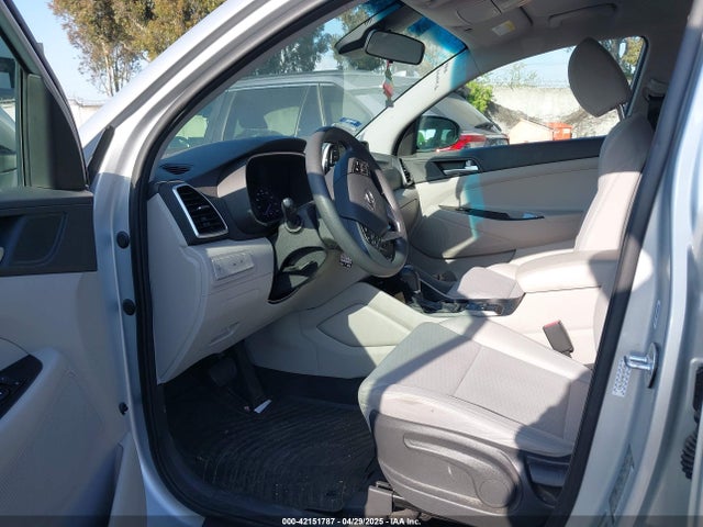 KM8J23A46KU953305 Hyundai TUCSON SE