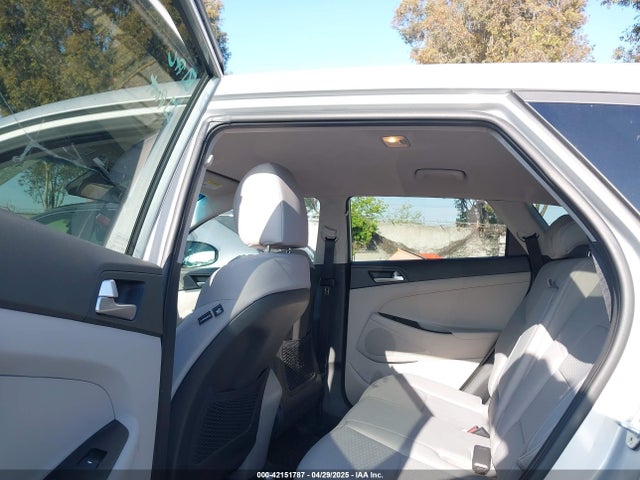 KM8J23A46KU953305 Hyundai TUCSON SE