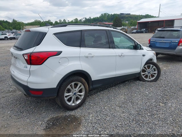 1FMCU9HD4KUA88085 Ford ESCAPE SEL