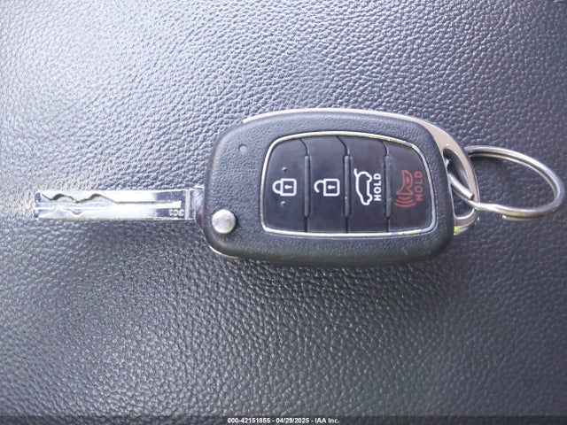 KM8J23A42HU424927 Hyundai TUCSON SE