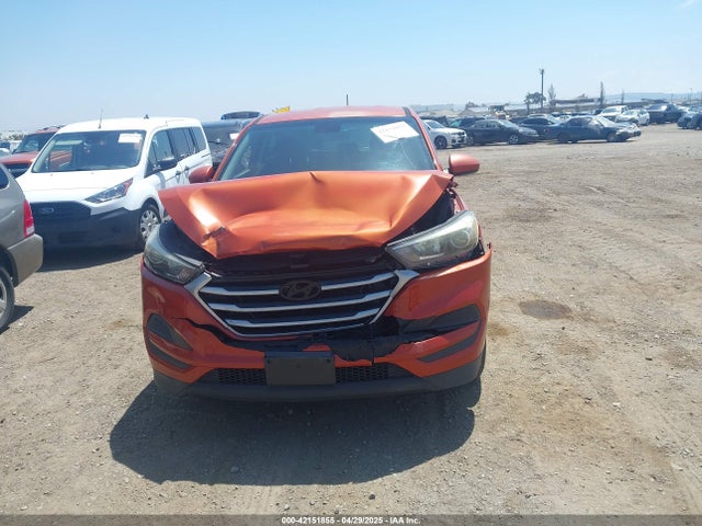 KM8J23A42HU424927 Hyundai TUCSON SE