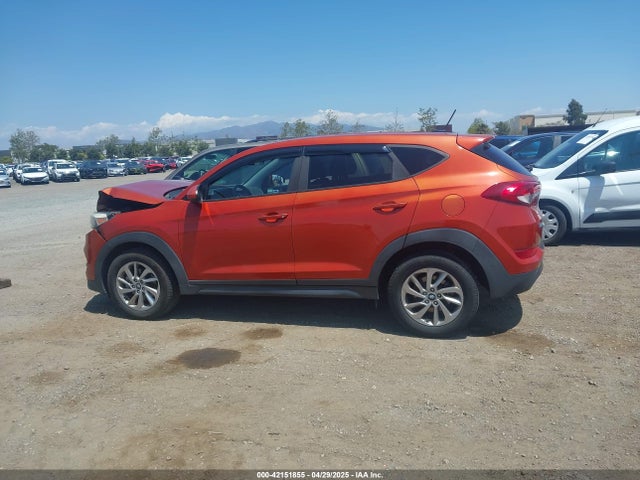KM8J23A42HU424927 Hyundai TUCSON SE