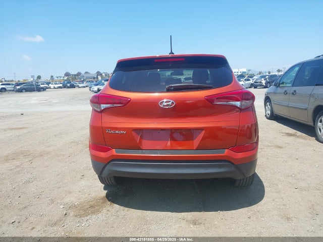 KM8J23A42HU424927 Hyundai TUCSON SE