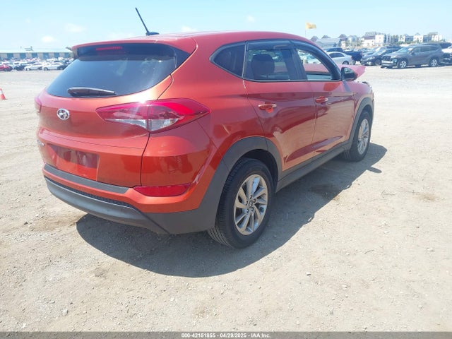 KM8J23A42HU424927 Hyundai TUCSON SE