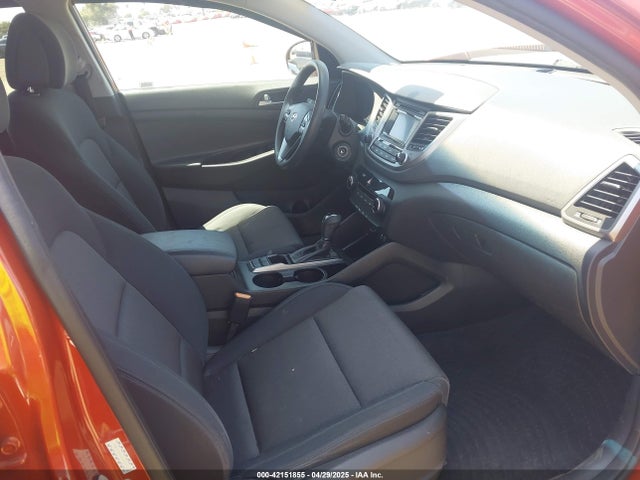 KM8J23A42HU424927 Hyundai TUCSON SE