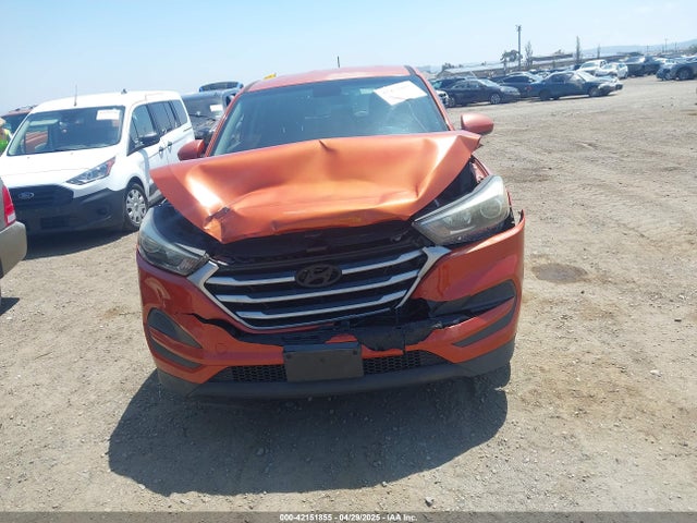 KM8J23A42HU424927 Hyundai TUCSON SE