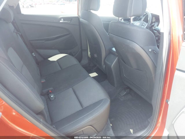 KM8J23A42HU424927 Hyundai TUCSON SE