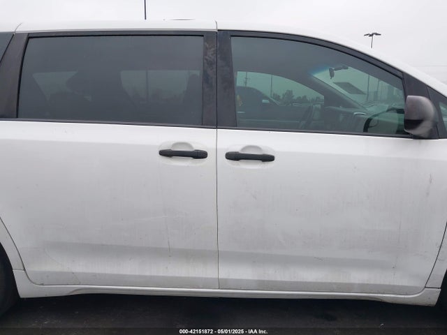 Toyota Sienna L 7 Passenger 2017 5TDZZ3DC2HS800102 Image 13