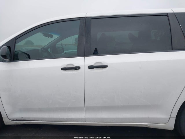 Toyota Sienna L 7 Passenger 2017 5TDZZ3DC2HS800102 Image 14