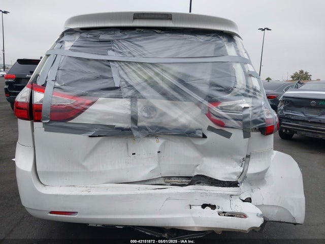 Toyota Sienna L 7 Passenger 2017 5TDZZ3DC2HS800102 Image 16
