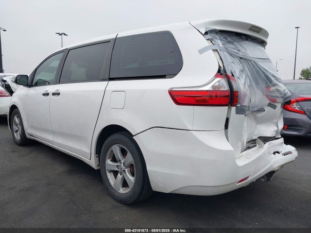Toyota Sienna L 7 Passenger 2017 5TDZZ3DC2HS800102 Image 3