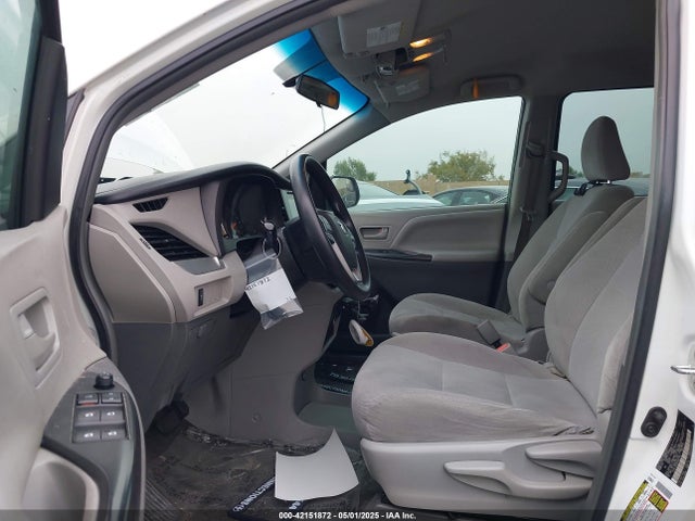 Toyota Sienna L 7 Passenger 2017 5TDZZ3DC2HS800102 Image 5
