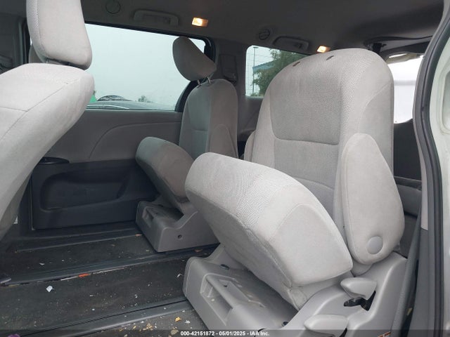 Toyota Sienna L 7 Passenger 2017 5TDZZ3DC2HS800102 Image 8