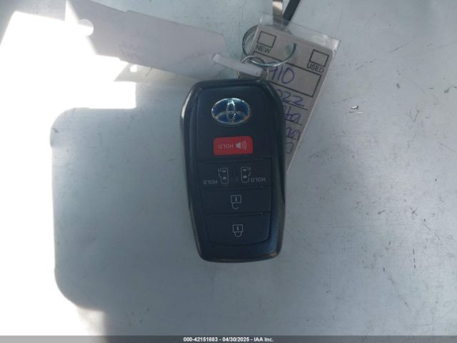 5TDKRKEC6NS106342 Toyota SIENNA LE