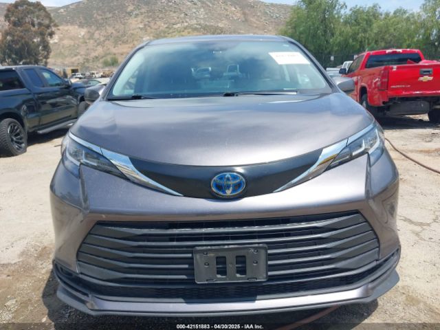 5TDKRKEC6NS106342 Toyota SIENNA LE