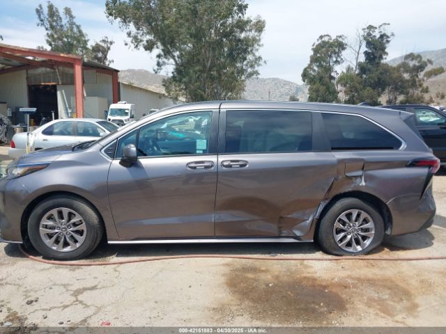 5TDKRKEC6NS106342 Toyota SIENNA LE